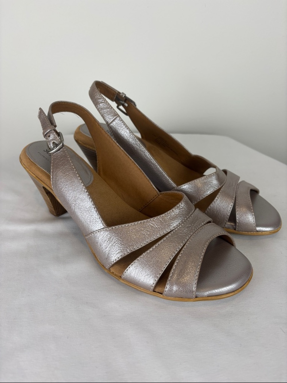Softspots Size 9.5N Metallic Leather Slingback Heels Comfort Sandals Taupe Guest